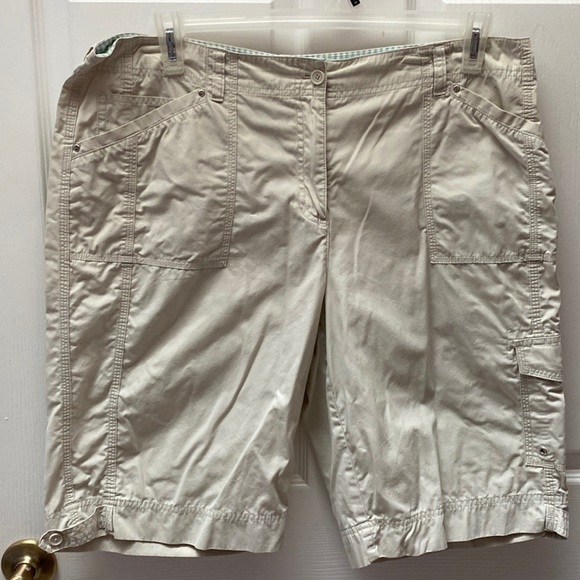 Womens Jones New York solid e beige cargo shorts size 16 - Picture 1 of 3
